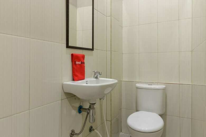 Hotel Reddoorz Near Puri Indah Mall