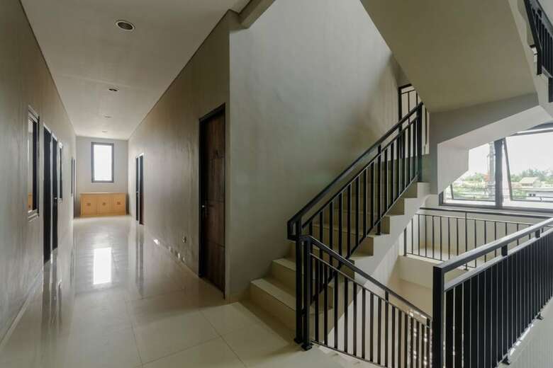 Hotel Reddoorz Near Puri Indah Mall