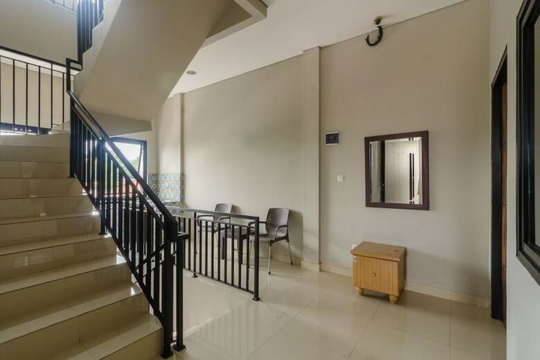 Hotel Reddoorz Near Puri Indah Mall