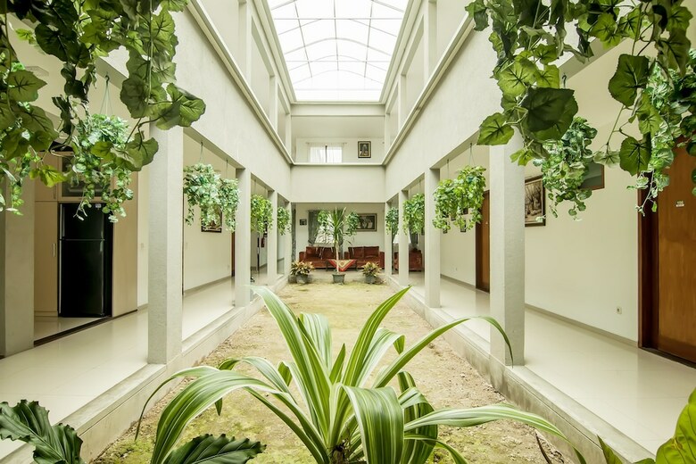 Hotel Oyo 882 Puri Gevana Guest House