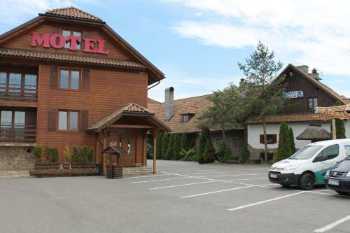Motel Pod Strzech?