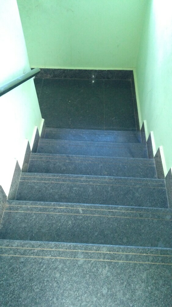 Hotel Iroomz Aditya Residency