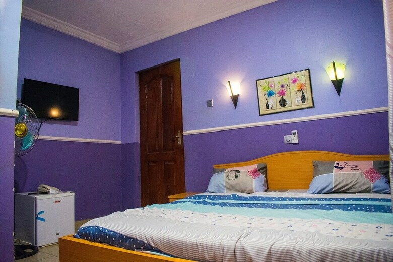 Hotel White Rose Suites