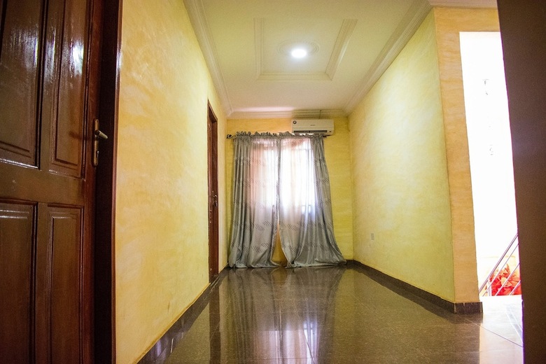 Hotel White Rose Suites