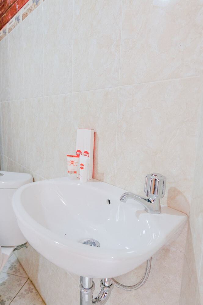 Hostal Oyo 774 Villa 007 Sengkaling