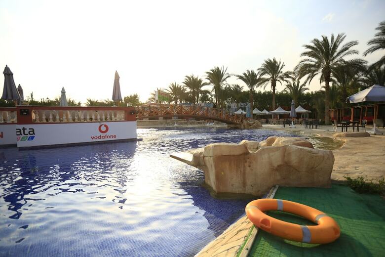 Byoot Bay Hotel & Resort