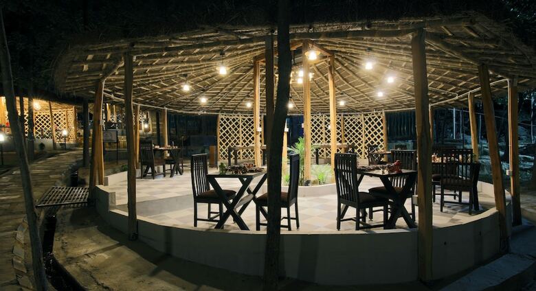 Hotel Dev Bhoomi Farms & Cottages
