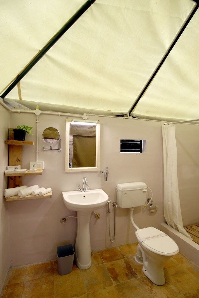 Hotel Dev Bhoomi Farms & Cottages