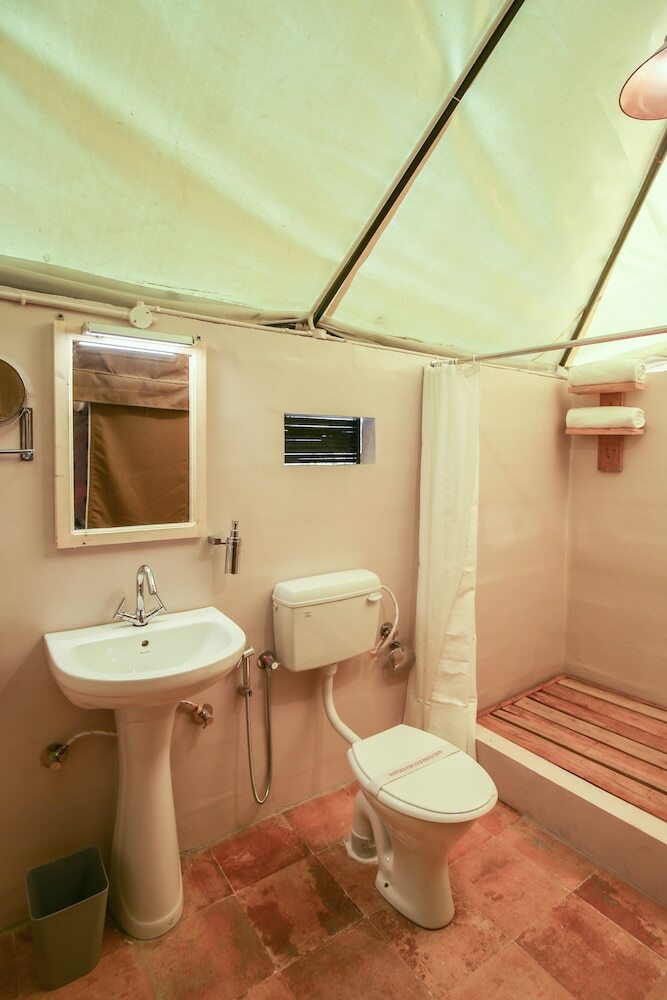 Hotel Dev Bhoomi Farms & Cottages