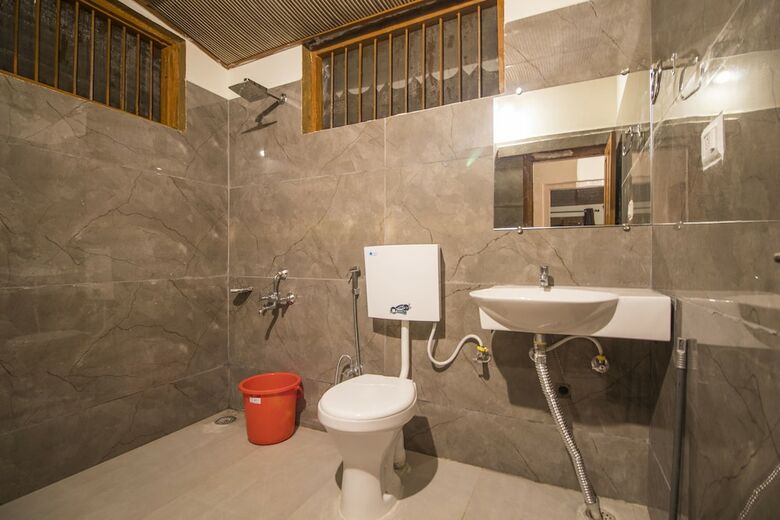 Hotel Pachmarhi Foothill Cottages