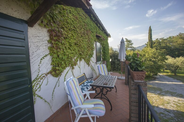 Coriana Apartments & Villas