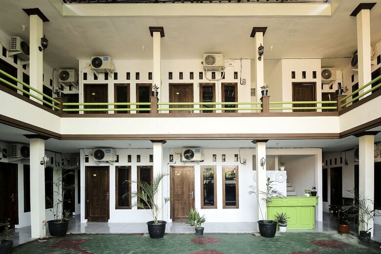 Hotel Oyo 659 Kost And Home Stay Wisma Mulia