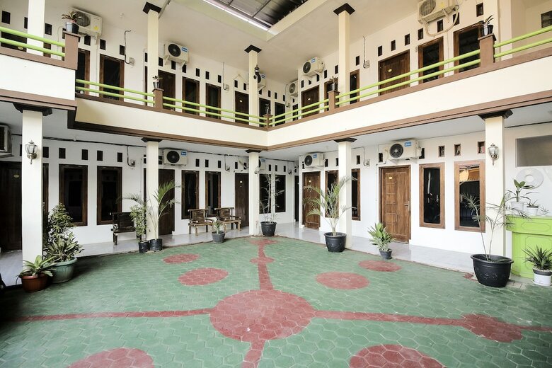 Hotel Oyo 659 Kost And Home Stay Wisma Mulia