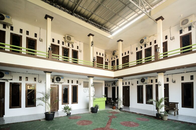 Hotel Oyo 659 Kost And Home Stay Wisma Mulia