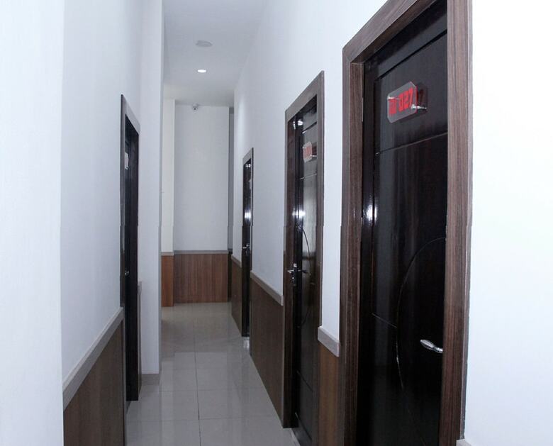 Oyo 861 R Four Hotel