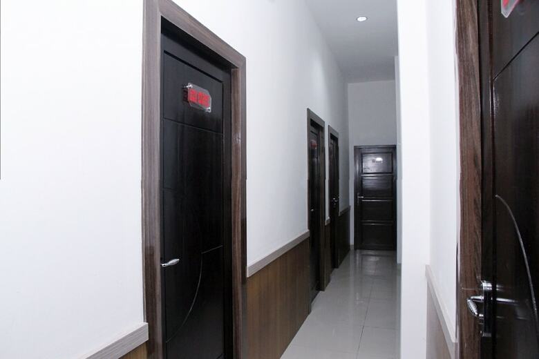 Oyo 861 R Four Hotel