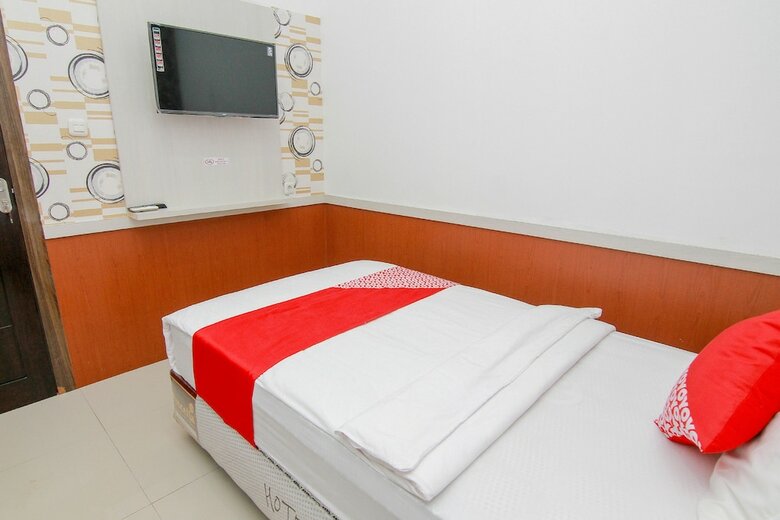 Oyo 861 R Four Hotel