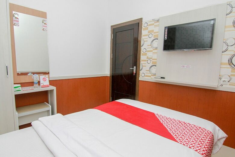 Oyo 861 R Four Hotel