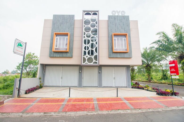 Hotel Oyo 871 Aira Costel