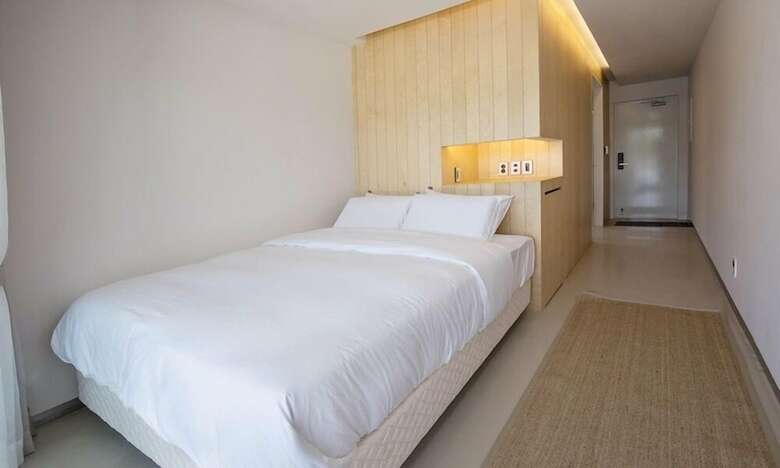 Parotia Hotel