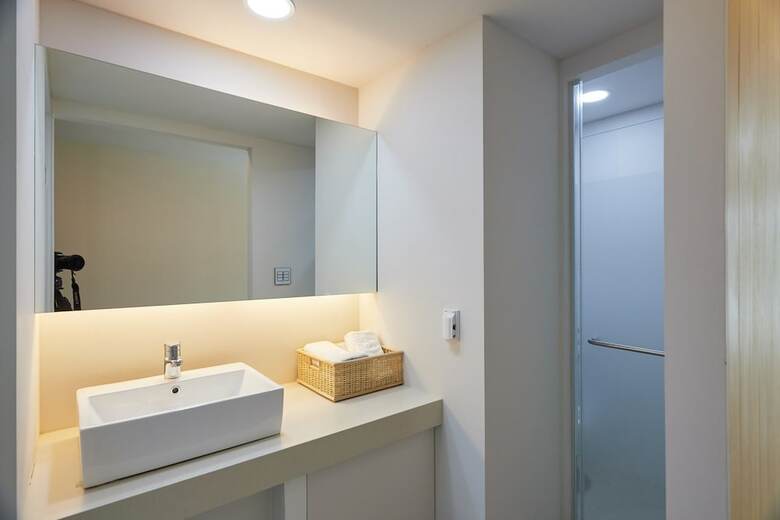 Parotia Hotel