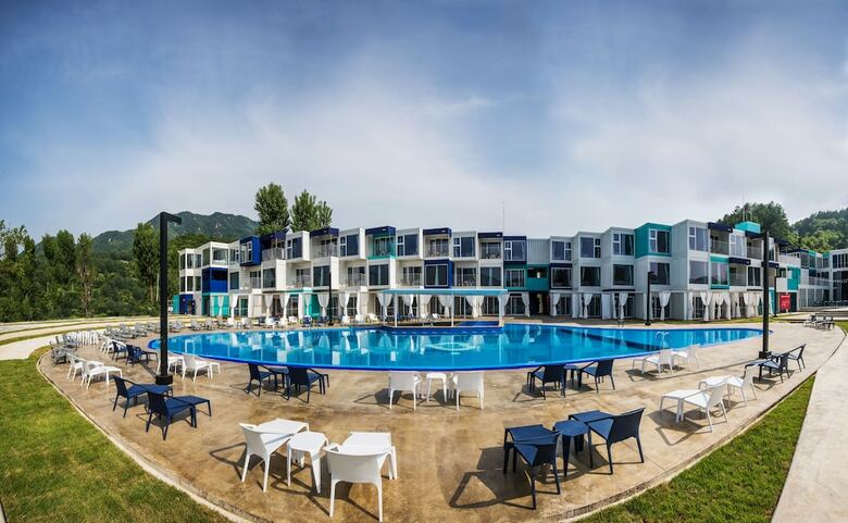 Parotia Hotel
