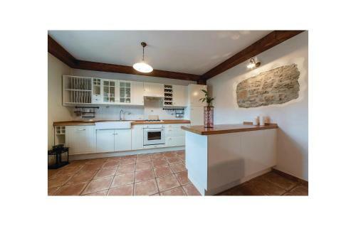 Four-bedroom Holiday Home In Komen