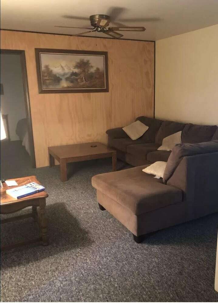Colonial Motel