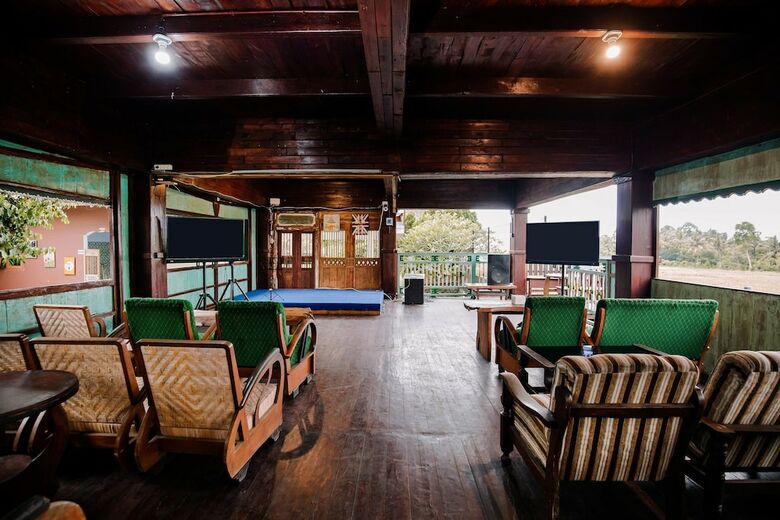 Hotel Oyo 986 Authentic Osing Homestay