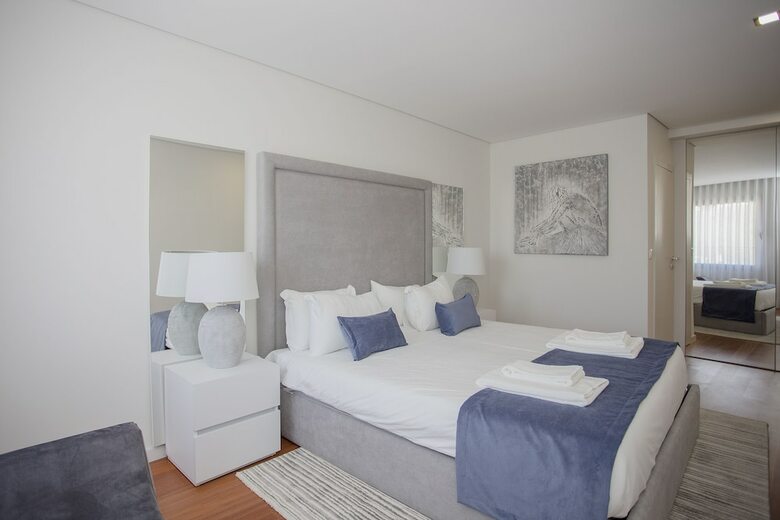 Liiiving - Luxury River View Apartments