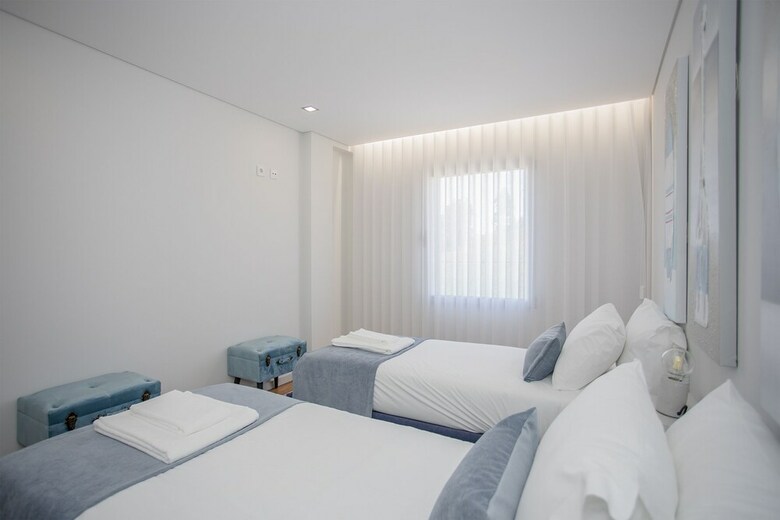 Liiiving - Luxury River View Apartments