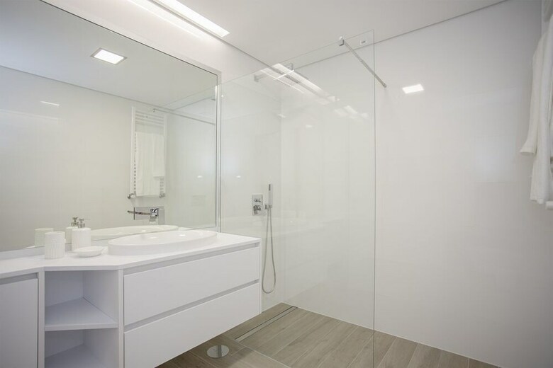 Liiiving - Luxury River View Apartments