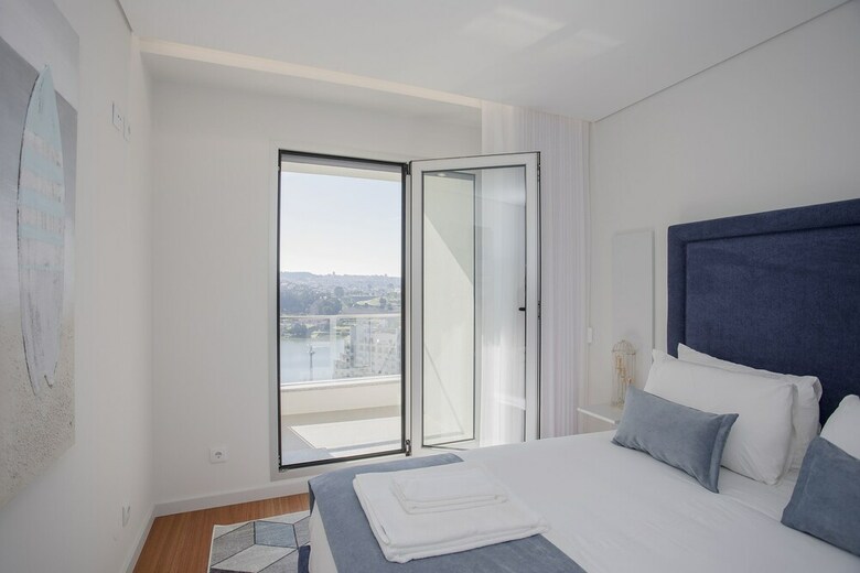 Liiiving - Luxury River View Apartments