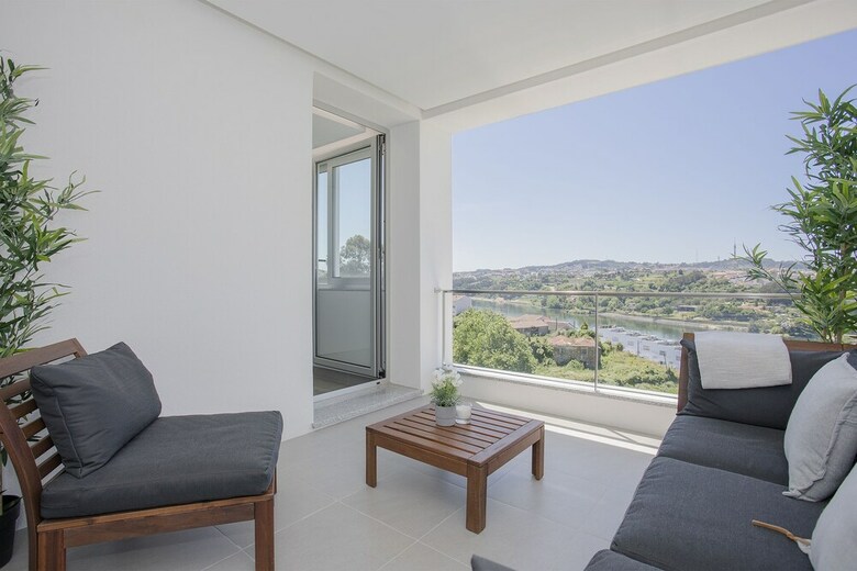 Liiiving - Luxury River View Apartments