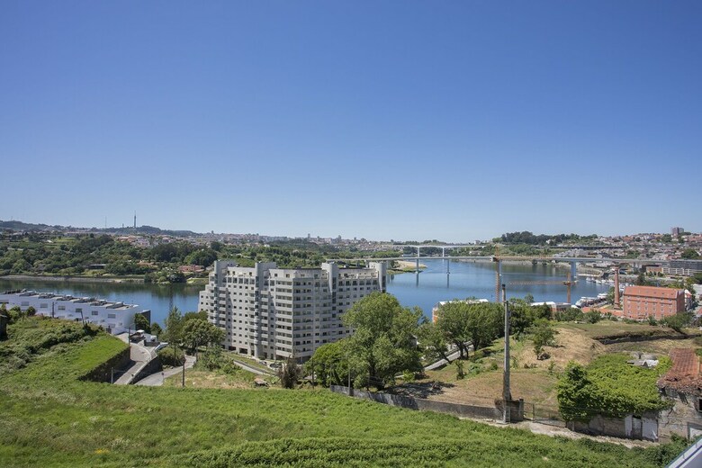 Liiiving - Luxury River View Apartments