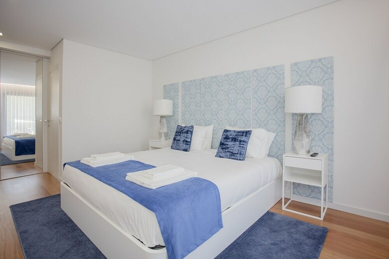 Liiiving - Luxury River View Apartments