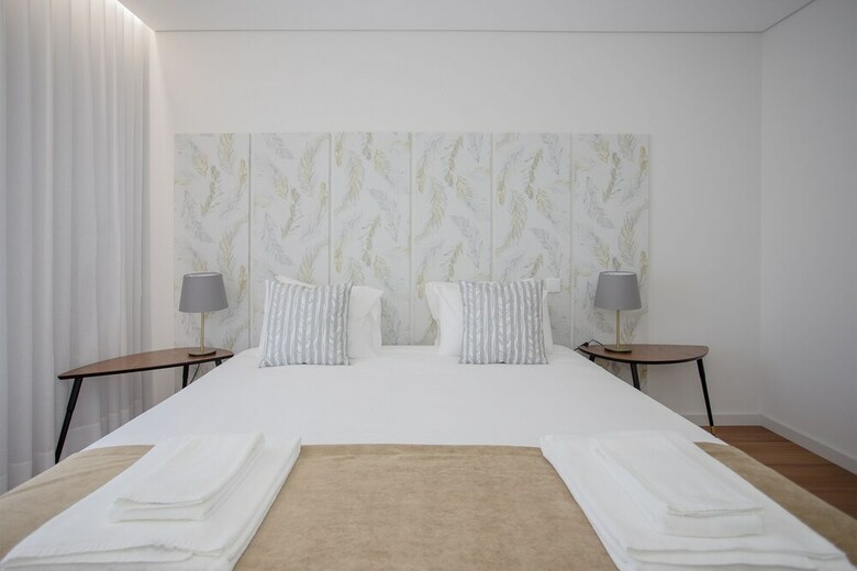 Liiiving - Luxury River View Apartments