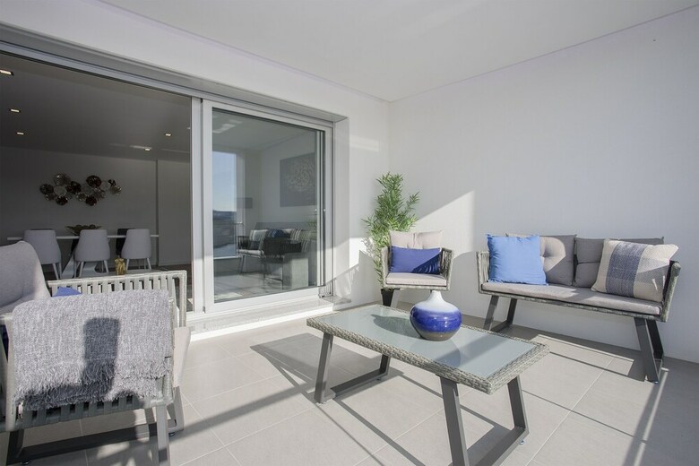 Liiiving - Luxury River View Apartments