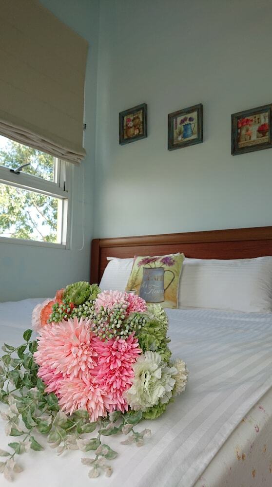 Bed & Breakfast Straybirds Bnb