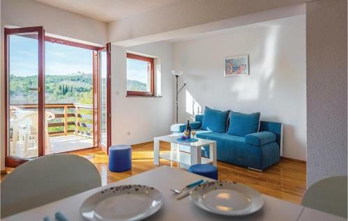 Two-bedroom Apartment In Bilice