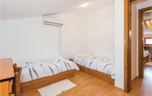 Two-bedroom Apartment In Bilice