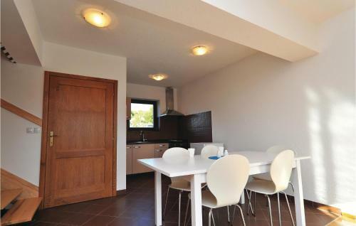 Two-bedroom Apartment In Bilice