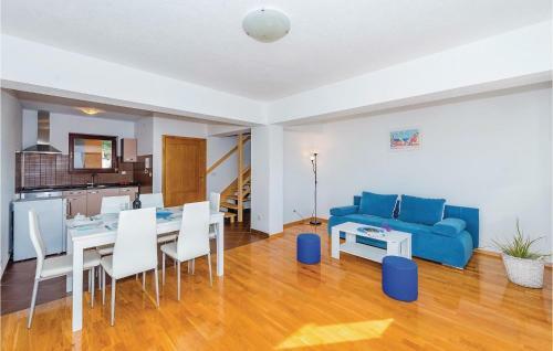 Two-bedroom Apartment In Bilice