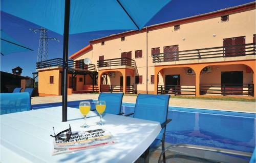 Two-bedroom Apartment In Bilice
