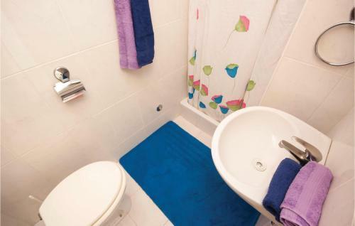 Three-bedroom Apartment In Brodarica
