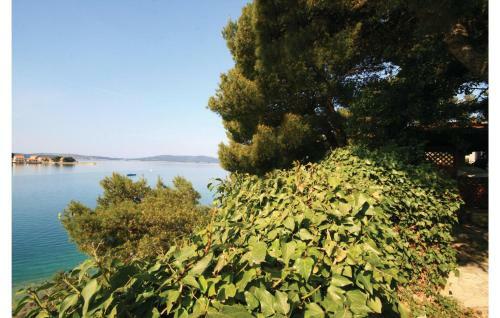 Three-bedroom Apartment In Brodarica