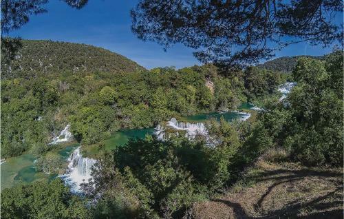Three-bedroom Apartment In Brodarica