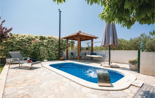 Three-bedroom Apartment In Brodarica