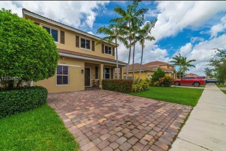 5br 4ba House In Homestead By Asvr-28444