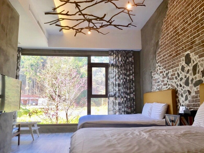 Bed & Breakfast Love To Stick Together